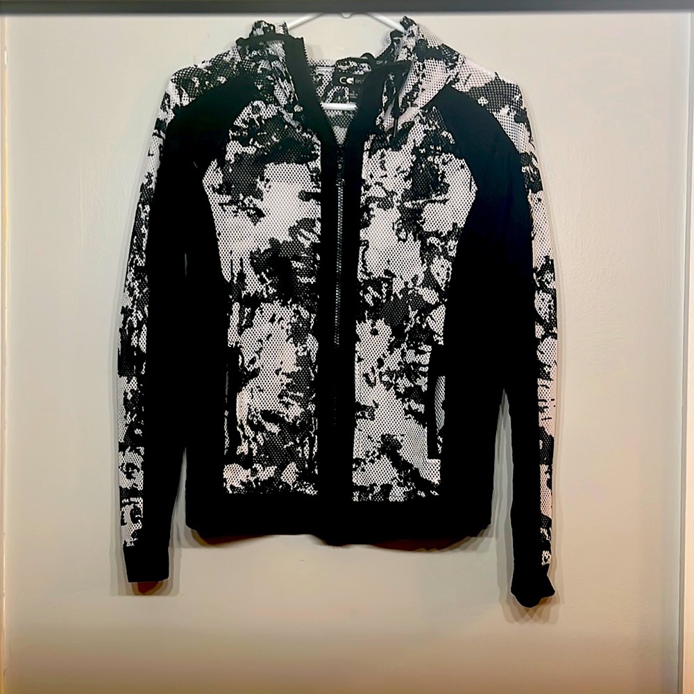 Ladies CG sport size small athletic jacket.  Mesh fabric.  Excellent condition.